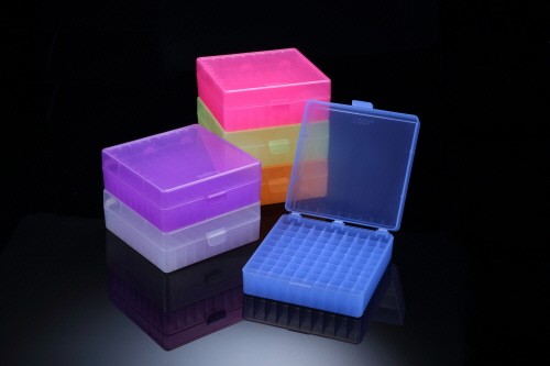 RACK DE ALMACENAMIENTO AUTOCLAVABLE PARA MICROTUBOS DE 1.5 ML DE 100 POSICIONES COD 81100 SPL